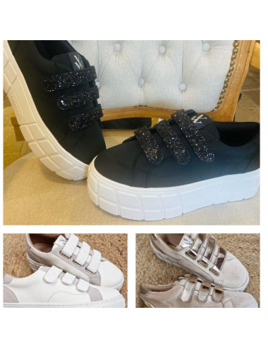 Sneakers MONICA Vanessa Wu...